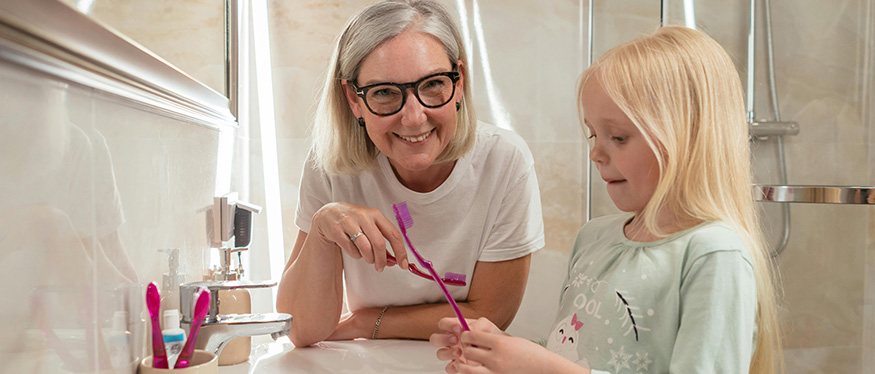 Zahnpasta für Kinder, Zahnpasta für Erwachsene, Zahnpasta für Senioren, altersgerechte Zahnpflege, Fluoridgehalt Zahnpasta, Zahnpasta Empfehlungen, empfindliche Zähne, DentNet, Ratgeber Zahnpasta für Kinder, Zahnpasta für Erwachsene, Zahnpasta für Senioren, altersgerechte Zahnpflege, Fluoridgehalt Zahnpasta, Zahnpasta Empfehlungen, empfindliche Zähne, DentNet, Ratgeber