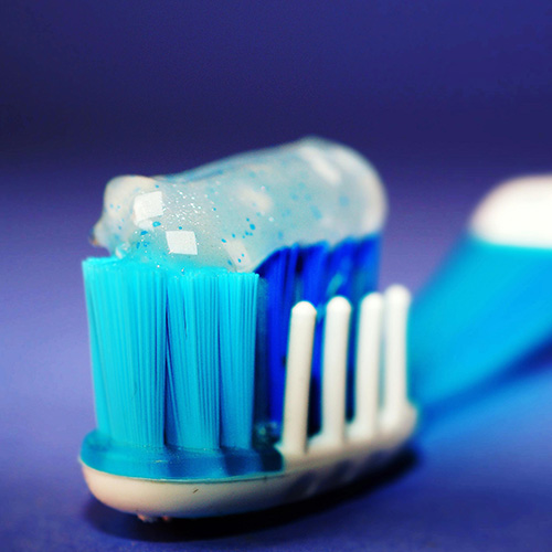 ## Zahnpasta für Kinder, Zahnpasta für Erwachsene, Zahnpasta für Senioren, altersgerechte Zahnpflege, Fluoridgehalt Zahnpasta, Zahnpasta Empfehlungen, empfindliche Zähne, DentNet, Ratgeber ## Zahnpasta für Kinder, Zahnpasta für Erwachsene, Zahnpasta für Senioren, altersgerechte Zahnpflege, Fluoridgehalt Zahnpasta, Zahnpasta Empfehlungen, empfindliche Zähne, DentNet, Ratgeber